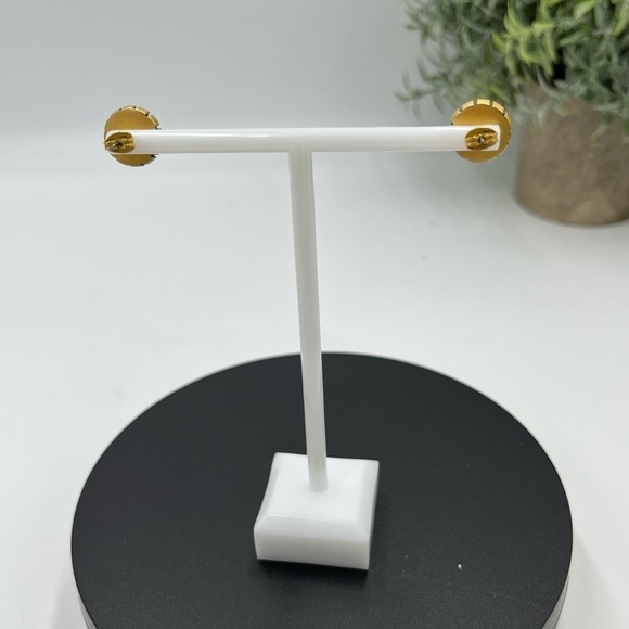 Marc Jacobs Small Strass Pearl in Cream & Antique Gold Studs - Picture 14 of 16